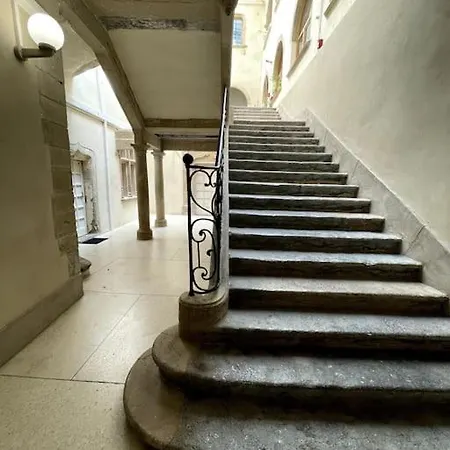 La Chapelle, Hyper Centre De Valence, Parking Gratuit A Proximite * Valence (Drome)
